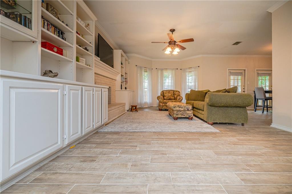 7026 Ashdown Dr Property Photo 6