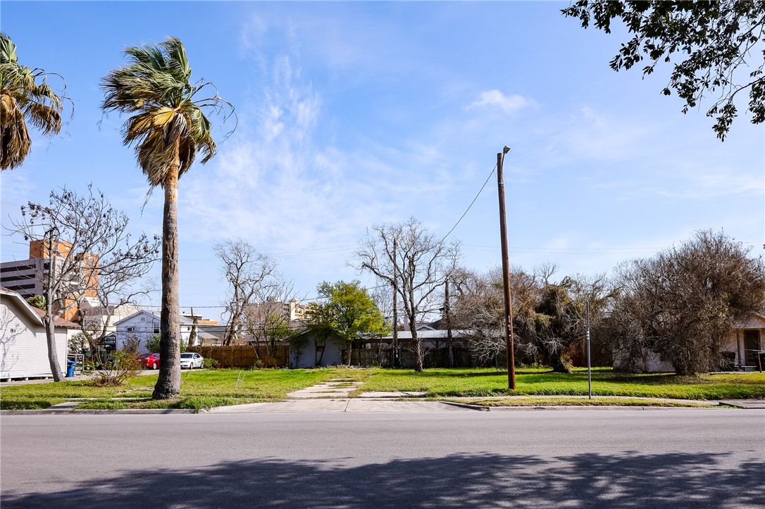 1736 Santa Fe St Property Photo 4