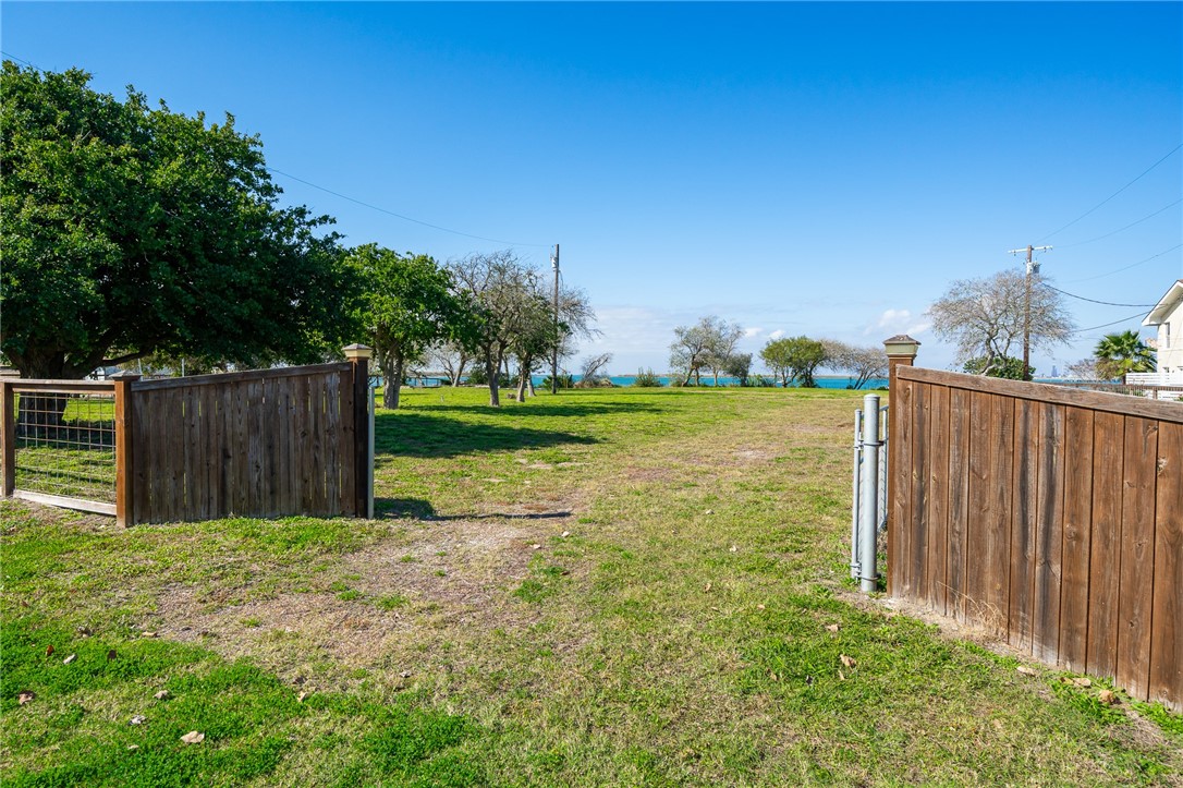 317 Inglewood Property Photo 8