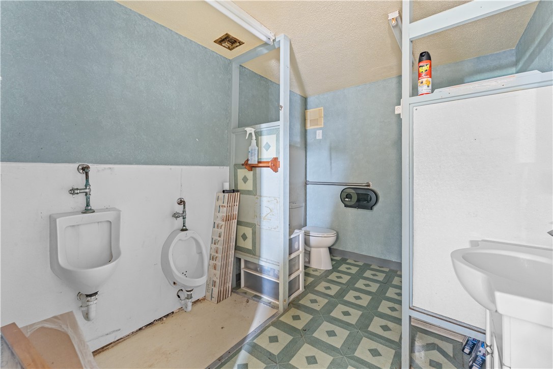 437 Valerie St Property Photo 11