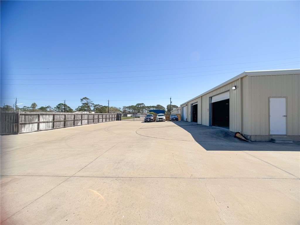 2248 Flour Bluff Dr Property Photo 5