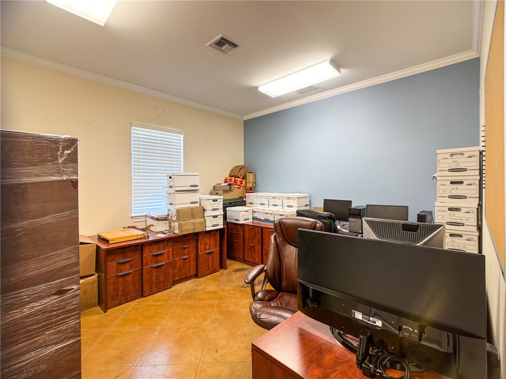 2248 Flour Bluff Dr Property Photo 8