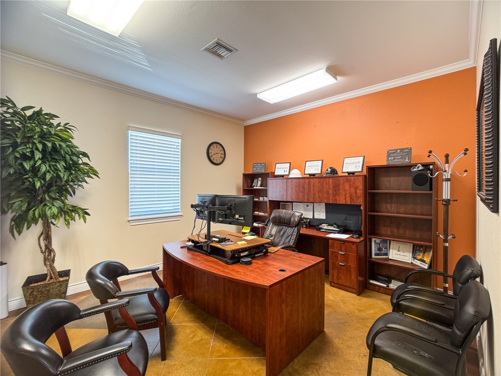2248 Flour Bluff Dr Property Photo 10