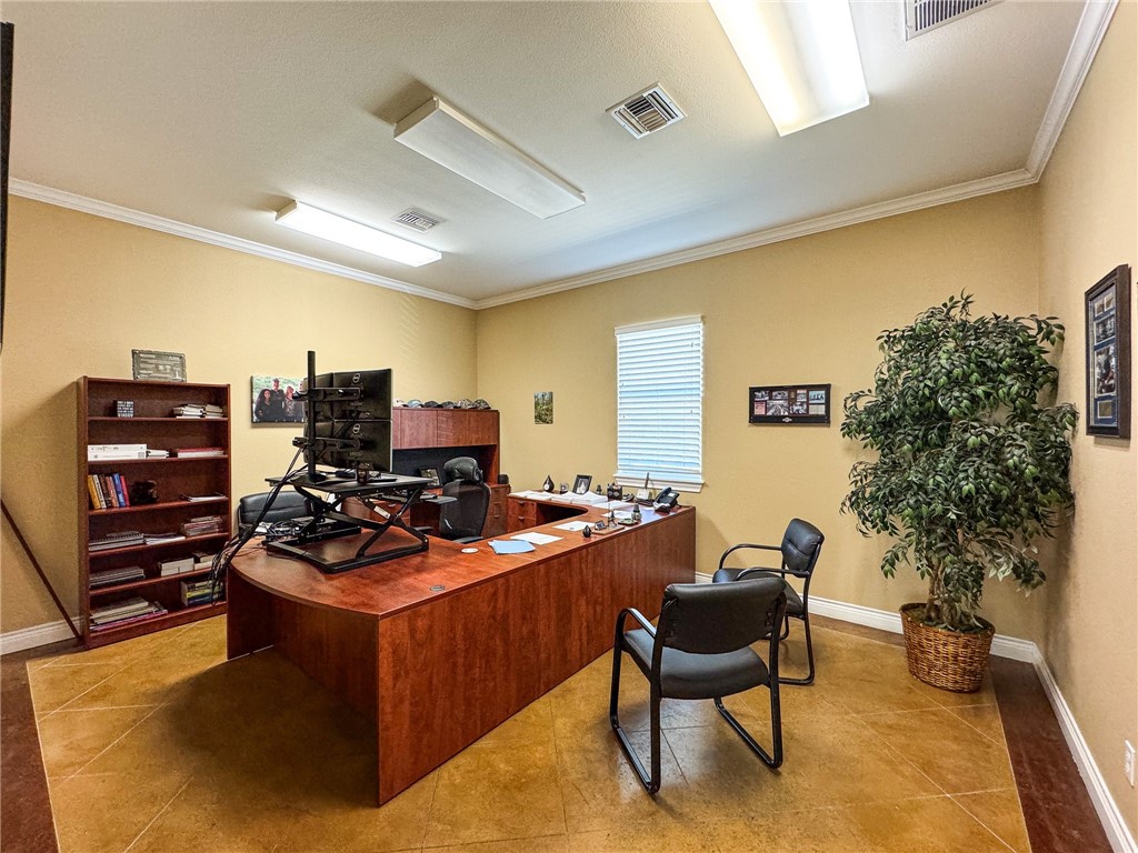 2248 Flour Bluff Dr Property Photo 11