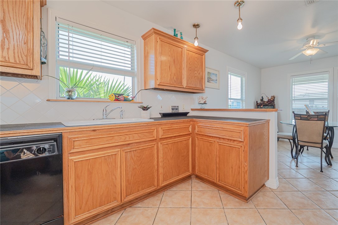 1323 S Live Oak St Property Photo 15