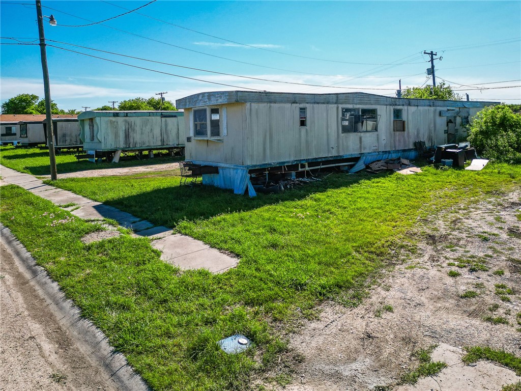 1003 John Wayne Dr Property Photo 13