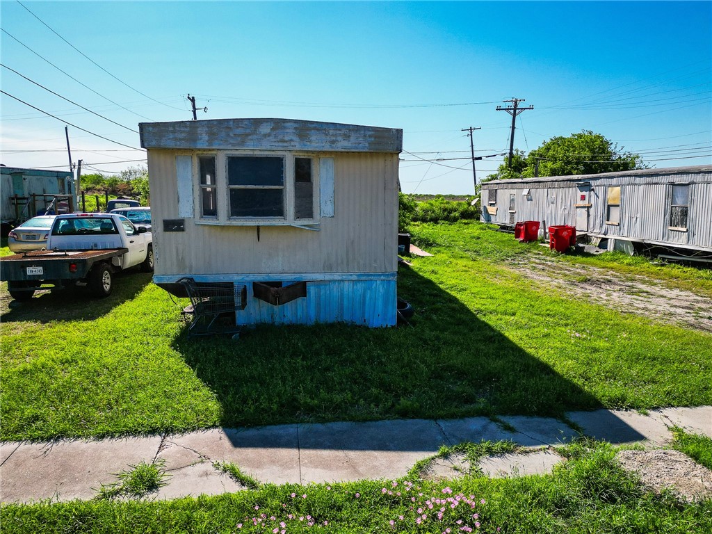 1003 John Wayne Dr Property Photo 14