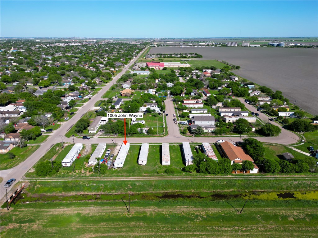 1005 John Wayne Dr Property Photo 3