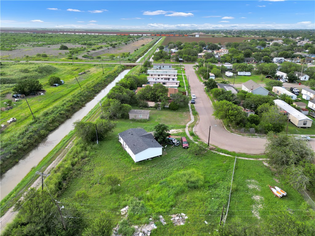 1009 John Wayne Dr Property Photo 22