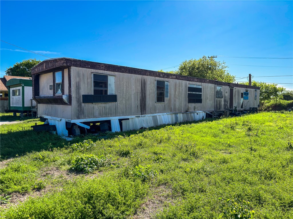 1011 John Wayne Dr Property Photo 2