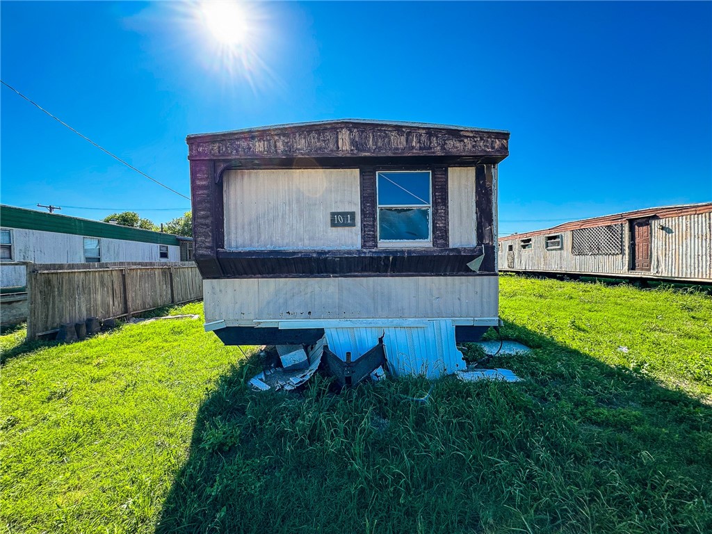1011 John Wayne Dr Property Photo 13