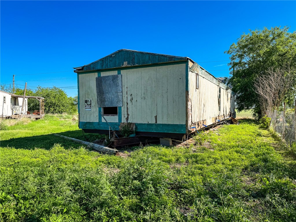 1308 John Wayne Dr Property Photo 3