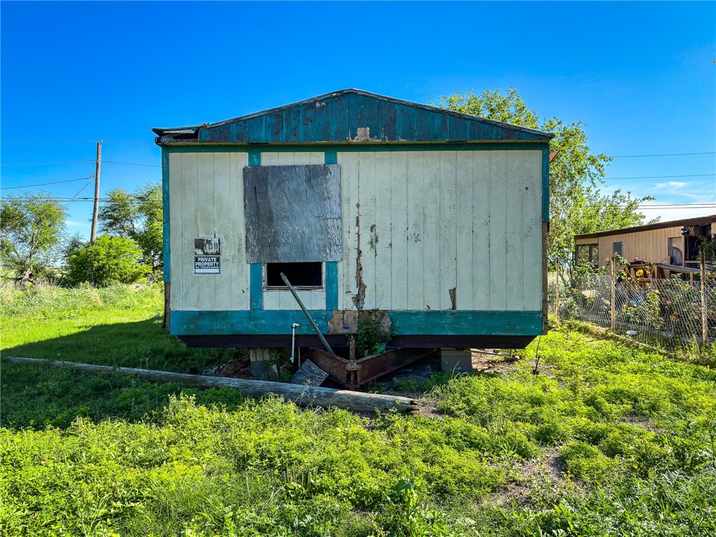 1308 John Wayne Dr Property Photo 4