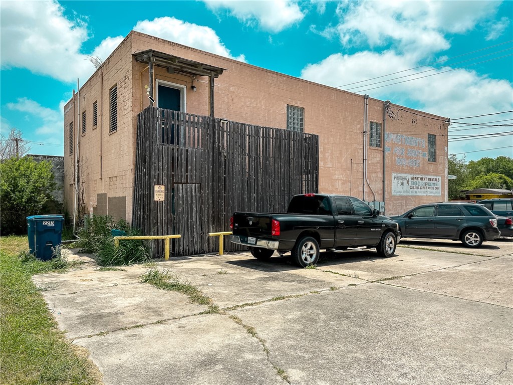 2211-17 Ayers St Property Photo 5