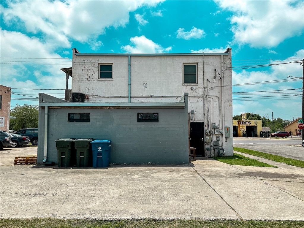 2211-17 Ayers St Property Photo 7
