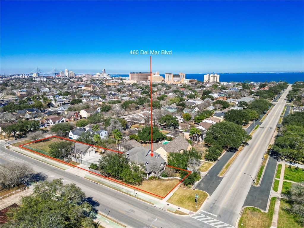 460 Del Mar Blvd Property Photo 3