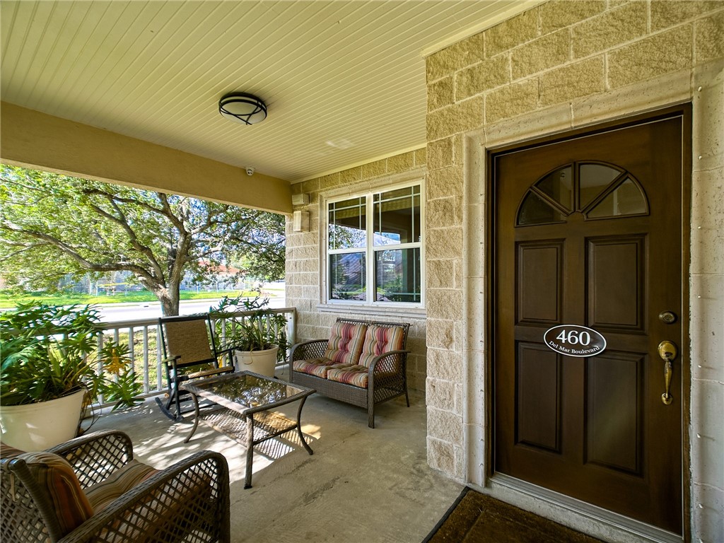 460 Del Mar Blvd Property Photo 6