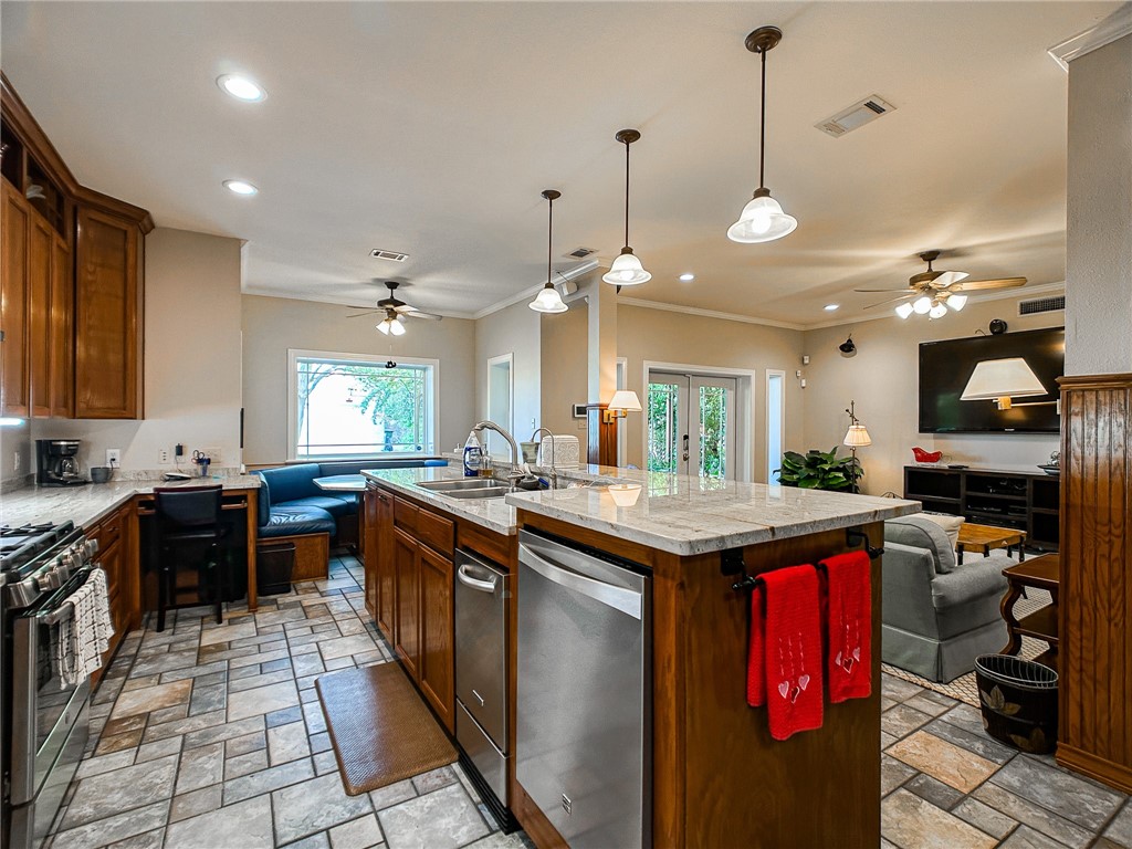 460 Del Mar Blvd Property Photo 11