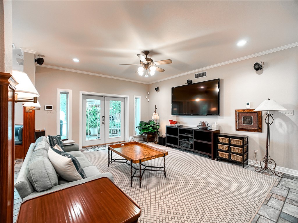460 Del Mar Blvd Property Photo 16