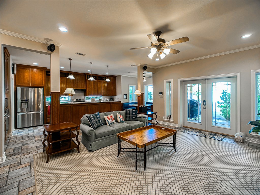 460 Del Mar Blvd Property Photo 17