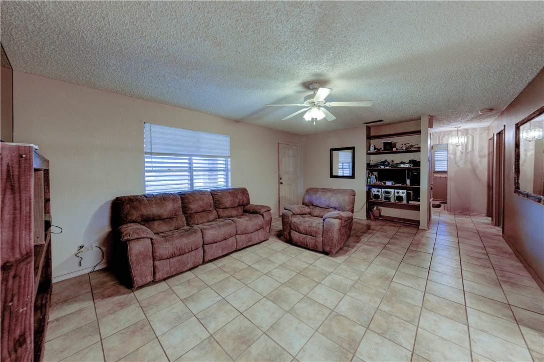 908 Johnson St Property Photo 4