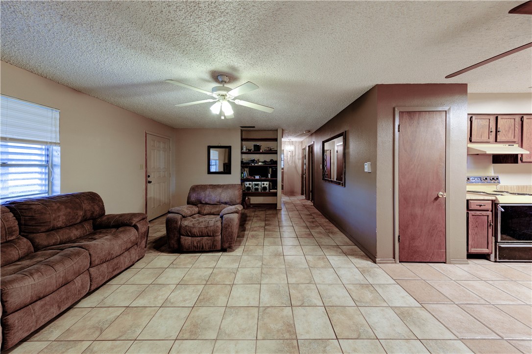 908 Johnson St Property Photo 5