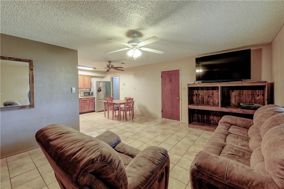 908 Johnson St Property Photo 6