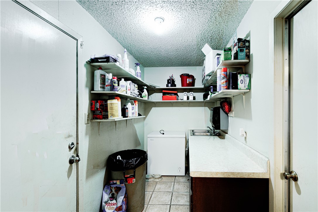 908 Johnson St Property Photo 14
