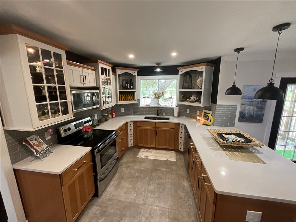 322-342 Whispering Woods Dr Property Photo 8