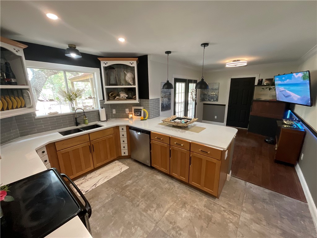 322-342 Whispering Woods Dr Property Photo 10