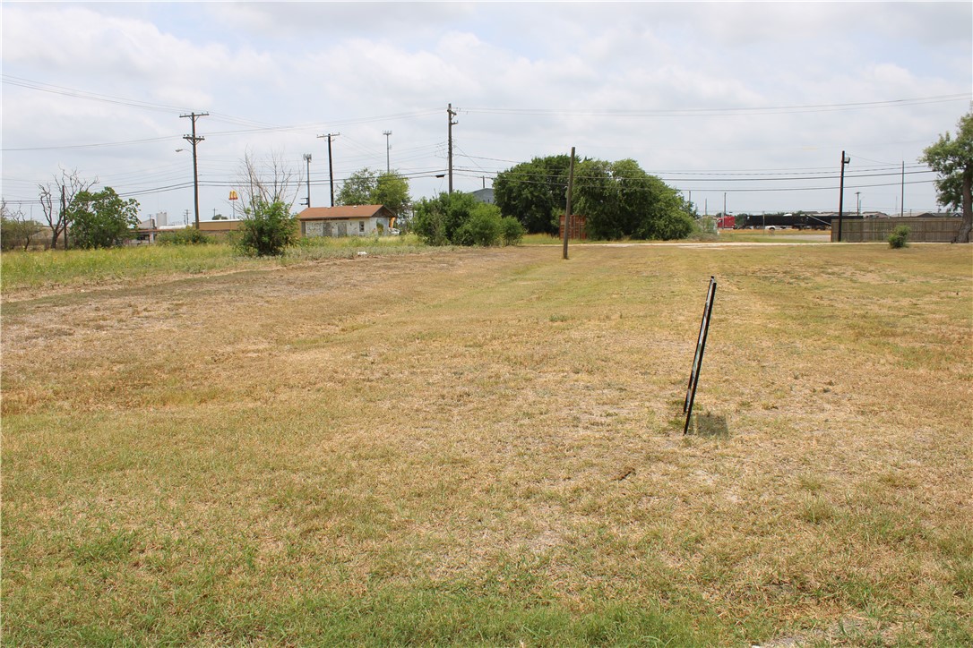 832 E Main Ave Property Photo 4