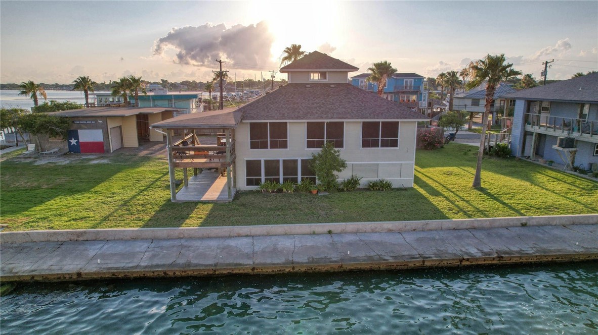 100 Bayshore Dr Property Photo