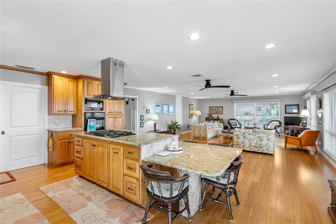 100 Bayshore Dr Property Photo 9