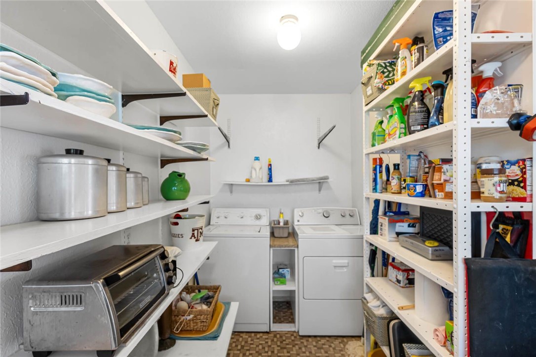 100 Bayshore Dr Property Photo 11