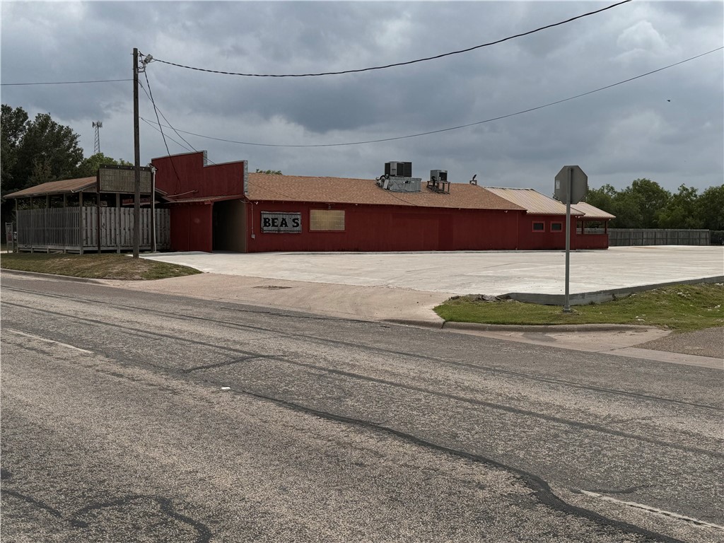 2341 N Hwy 281 Property Photo 1