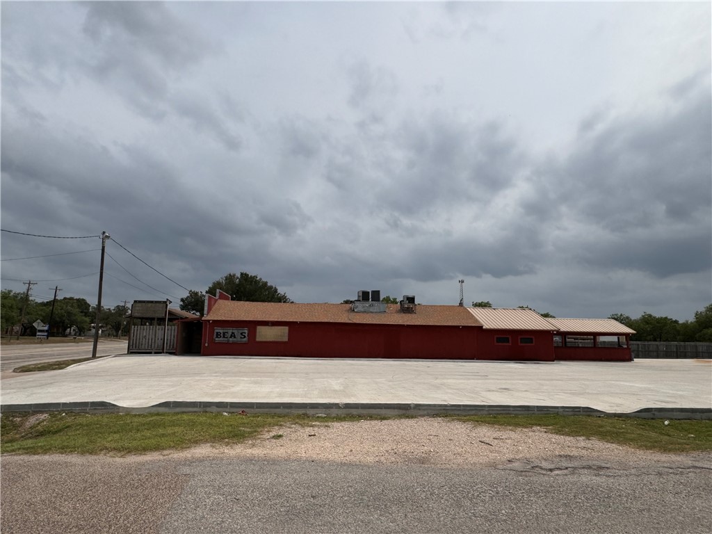 2341 N Hwy 281 Property Photo 2