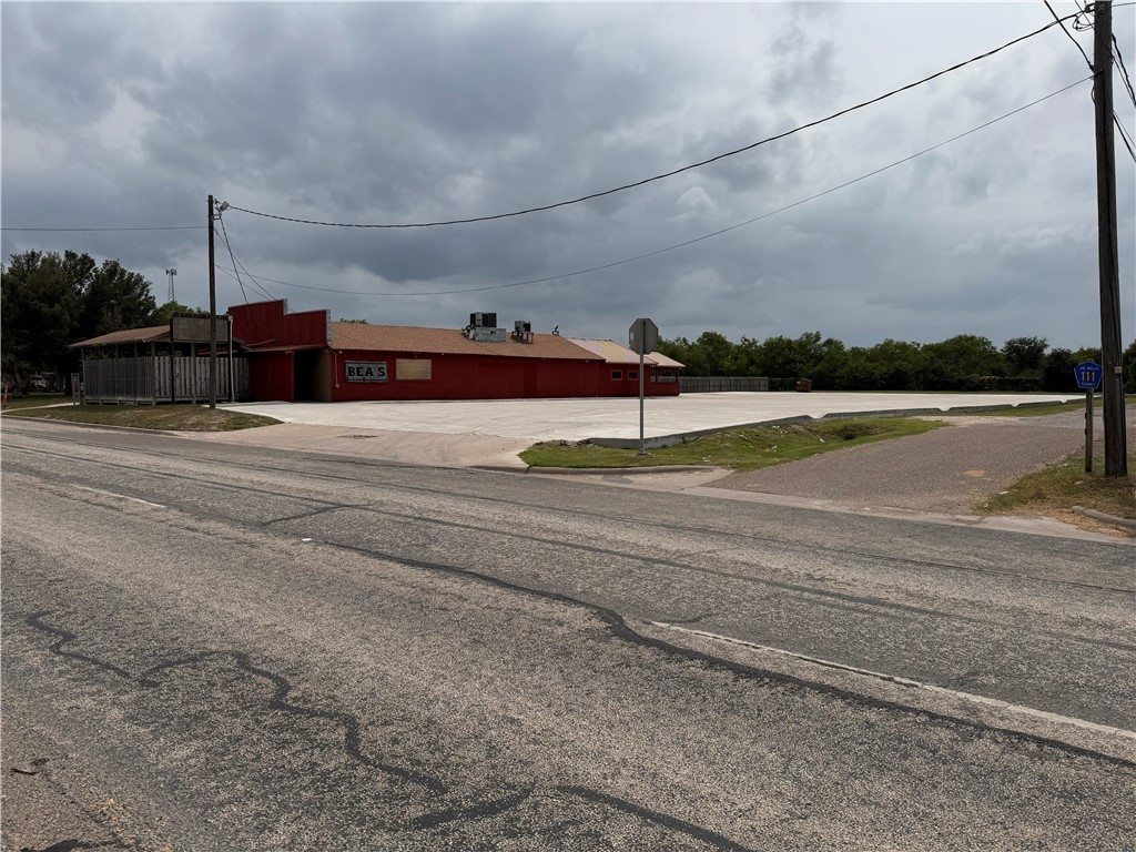 2341 N Hwy 281 Property Photo 3