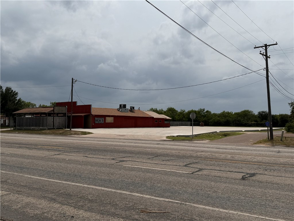 2341 N Hwy 281 Property Photo 4