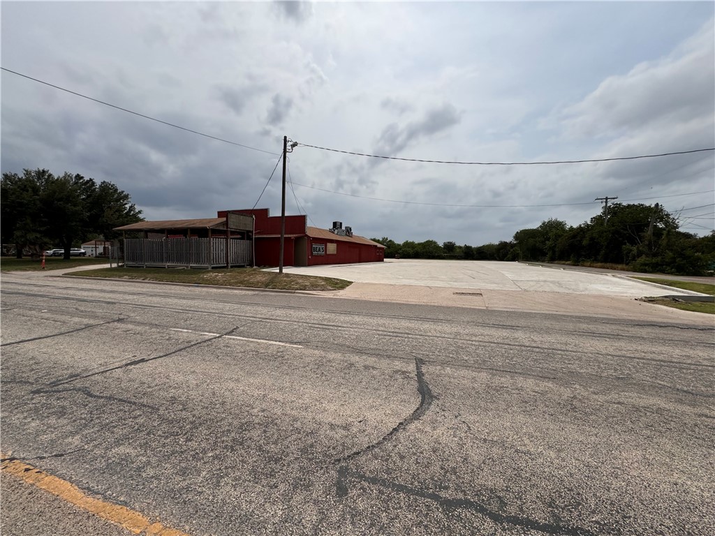 2341 N Hwy 281 Property Photo 5