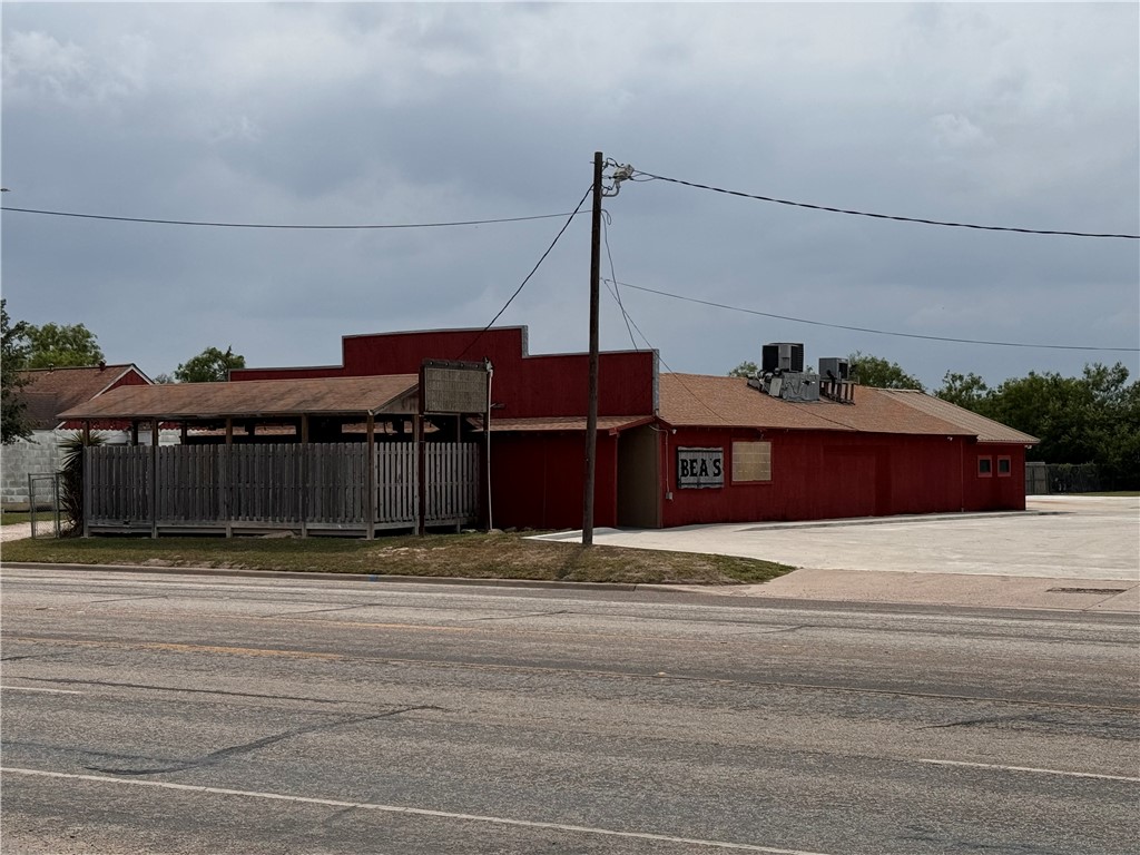 2341 N Hwy 281 Property Photo 6