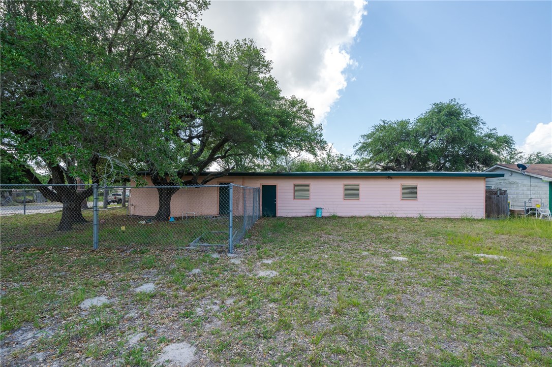 1035 W Goodnight Ave Property Photo 5