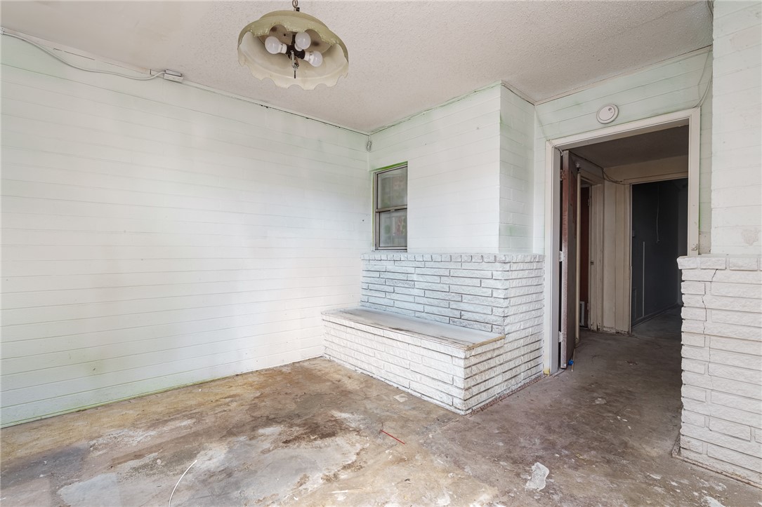 1035 W Goodnight Ave Property Photo 6