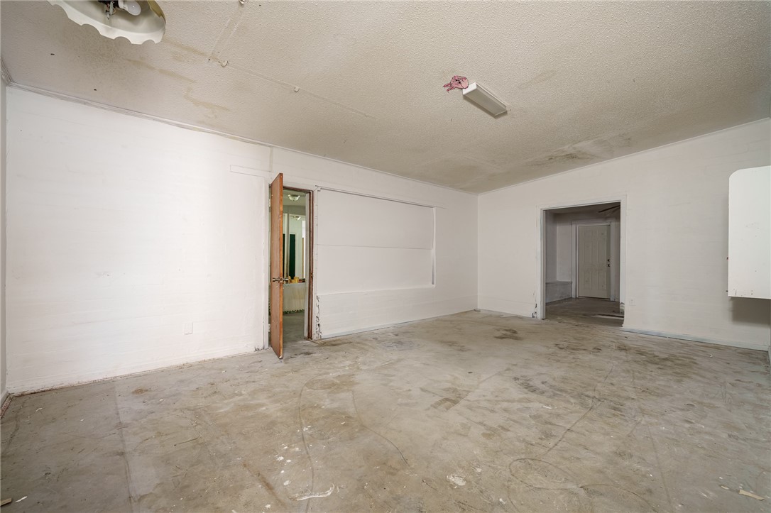 1035 W Goodnight Ave Property Photo 13