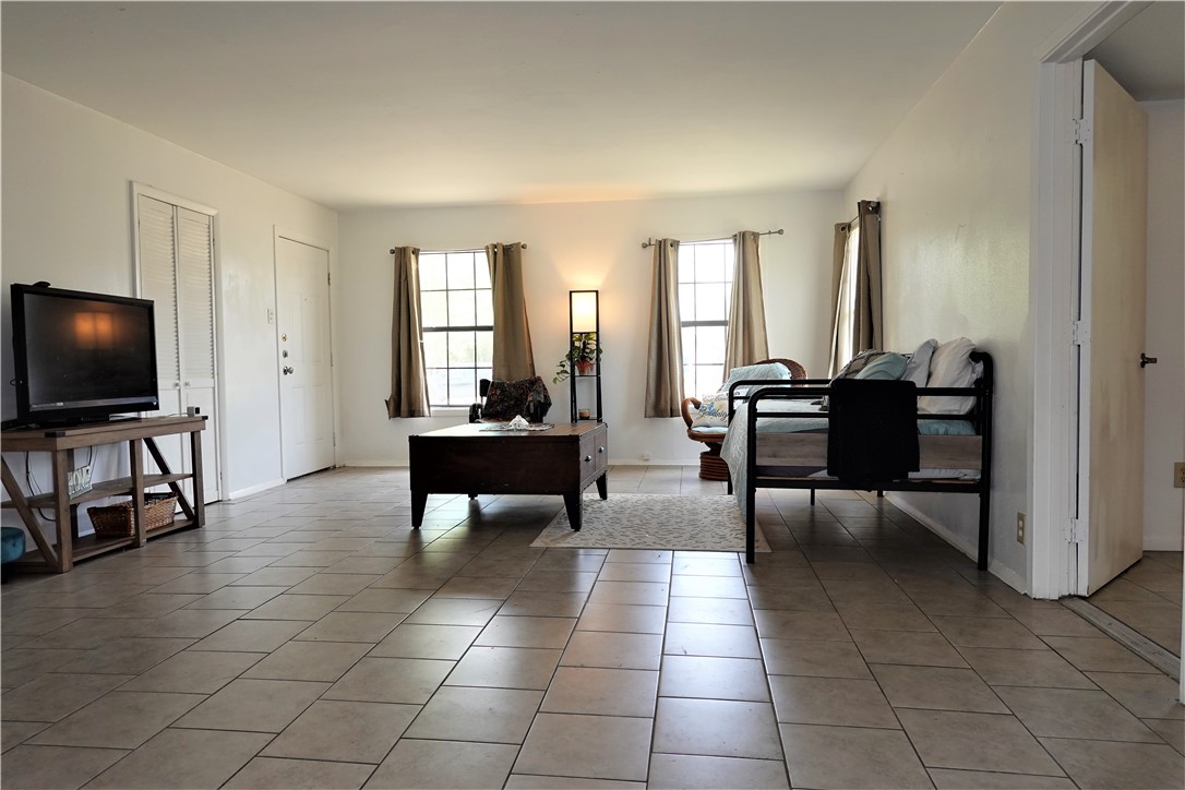 1017 E Huntington Property Photo 4