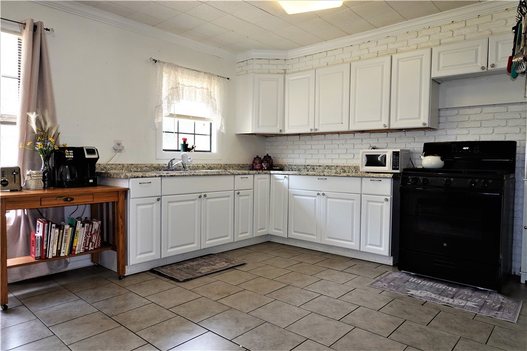 1017 E Huntington Property Photo 10