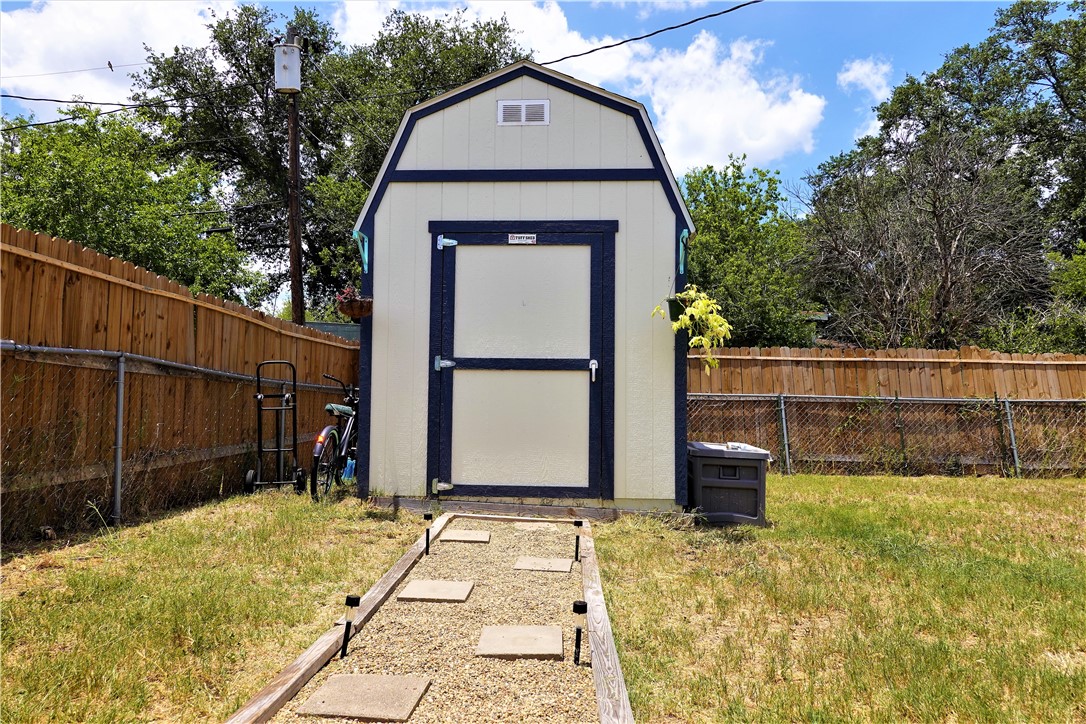 1017 E Huntington Property Photo 31