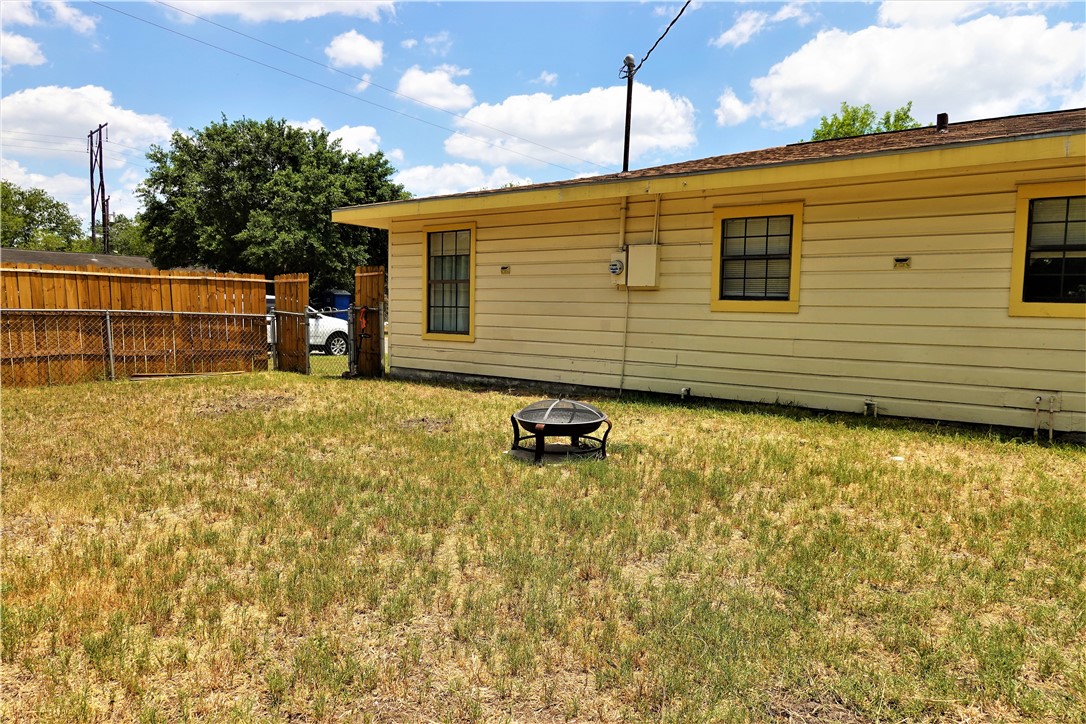 1017 E Huntington Property Photo 32