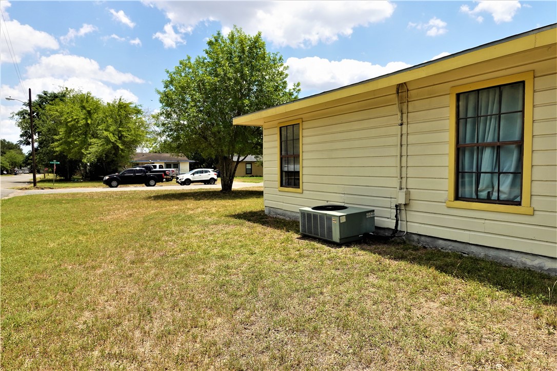 1017 E Huntington Property Photo 35