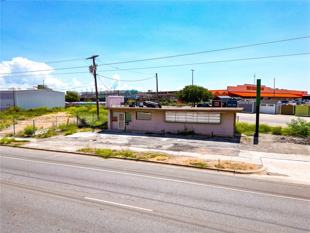 4014 S Port Ave Property Photo 8
