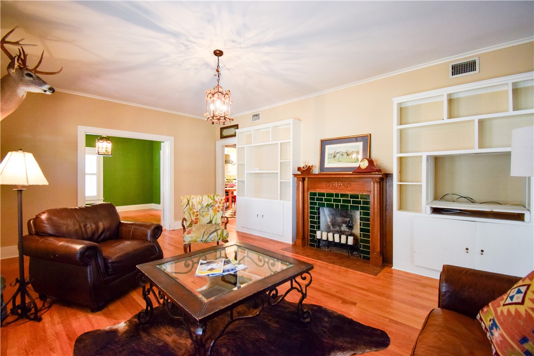 203 S Bowie St Property Photo 4